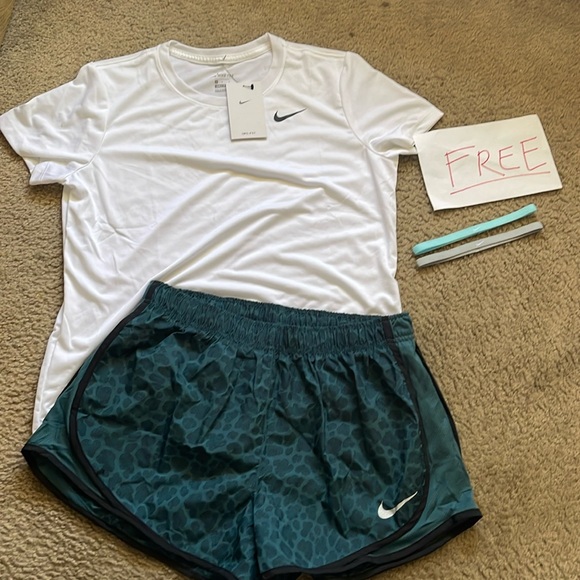 Nike Pants - Nike 🔥 BUNDLE   Shorts , legend Top and Sweat bands